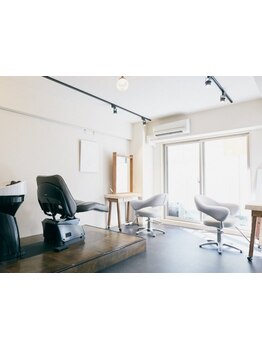 明治神宮前徒歩10分◇忙しい毎日を忘れる上質空間で、新しい自分に出会うヘアスタイルを。［明治神宮前］