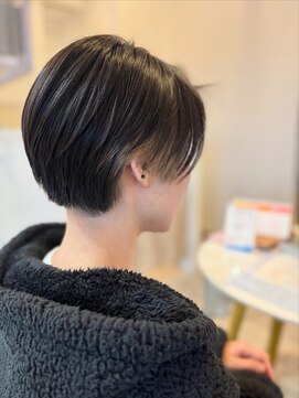 ハグクレア(HUG CLAIRE) 刈り上げショート×インナーカラー