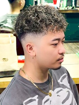 プロショップウェーブ セカンド(PRO SHOP WAVE II) スペインカール/テーパーフェード/メンズパーマ/フェザーパーマ