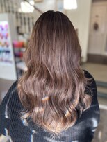 ２丁目３番地美容室&nbsp;ハイライト×艶感ボルドーブラウン