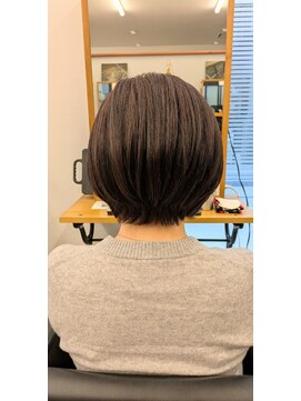 アルトス 浦和(ARTS) えりあしすっきりショートボブ