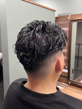 スタンドバーバー 柏(STAND BARBER) MEN’S HAIR/波巻きツイストスパイラル/リバースセンターパート