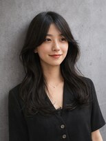 ディーエックス スリー(Dxxxx III) 王道 くびれヘア シースルー顔周りレイヤーカット TOMOKI
