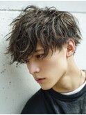 エッジの効いたソフトツイストパーマで魅せる横顔美人ショート