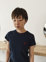シロ(siro)&nbsp;直毛さんの耳掛けショートヘア