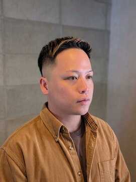 ワンワンオー バーバーショップ コンチネンタル(@110 BARBER SHOP continental) フェザーアップミドルフェードスキンフェード