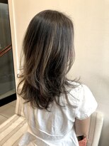 ペネロープ(Penelope)&nbsp;セミロング/レイヤー/ダークグレージュ/ハイライト　担当　夕島