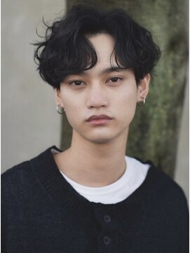 バイフィフス 原宿/表参道(by fifth) コンマヘア/スパイラルパーマ/センターパート/メンズウルフ