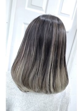 ウーロス(uros.) ミディアムバレイヤージュ