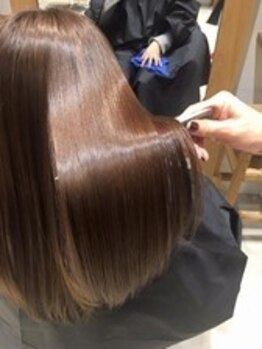 ジョイデュース(JOY DUCE)の写真/何年先も美しい髪でいたい貴方へ。表面的なケアで終わらない、髪の芯から変わる未来に繋がる髪質改善を。