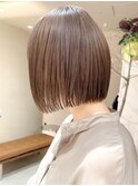 切りっぱなしボブミルクティーベージュカラーショートボブ横浜