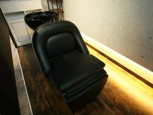 フィール ヘアー(feel hair)の雰囲気（シャンプー台も横並びでなく、独立しているのでリラックス空間◎）