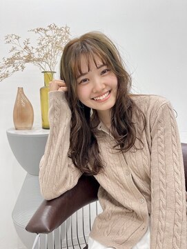 スリーアン(THREE ann.) ★小顔カット薄めバングシアーカラーウェーブパーマ美髪