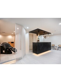 白が基調の広々としたおしゃれな空間＊フルフラットでゆったりくつろげる最高級のYUMEシャン完備♪