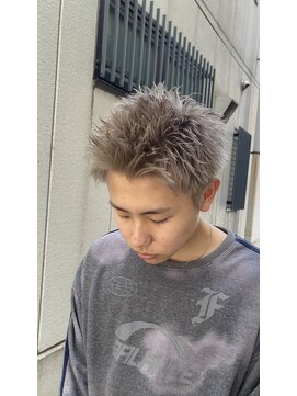 ウム(UMM) スパイキーショート＋ホワイトベージュ