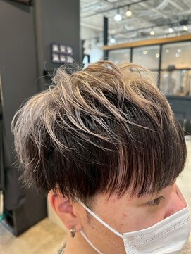 スペックホルダー(Spec Holder) ハイトーンバレイヤージュマッシュフェザーパーマ