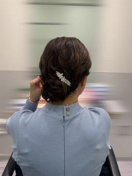 エレノア 自由が丘店(Eleanor) 動きとまとまり感のあるお呼ばれシニヨン