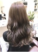 グラデーションスモーキーグレージュ