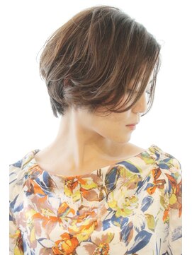 レウナ 外苑前(Reuna) 30代40代に人気シルエットが綺麗なニュアンスショート大人可愛い