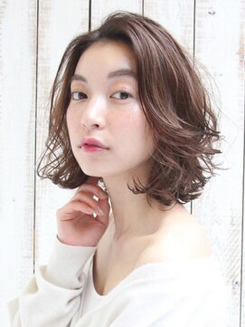 ココラー(COCOlar) 綺麗なお姉さん