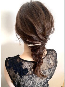 ヘアーデザイン シーベル(HAIR DESIGN SEA BELLE) 編みおろしアレンジ