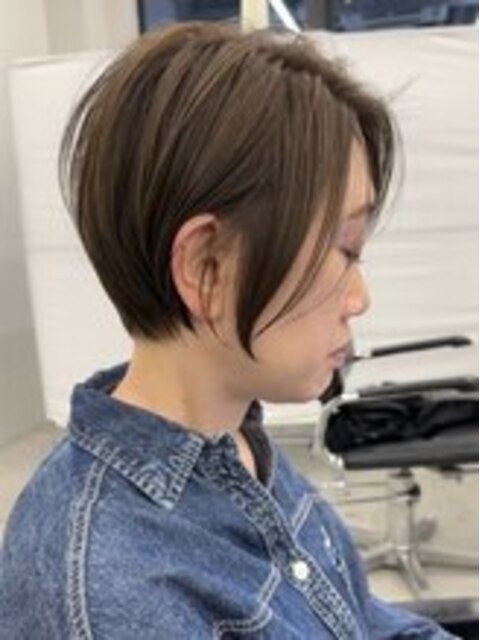 丸みショートヘアピンクベージュカラーミルクティーベージュ