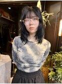 ミディアムレイヤーブルーブラックダークくすみカラー黒髪美人