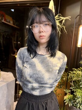 リノショアーズ 日本大通り店(RINOSHORES) ミディアムレイヤーブルーブラックダークくすみカラー黒髪美人