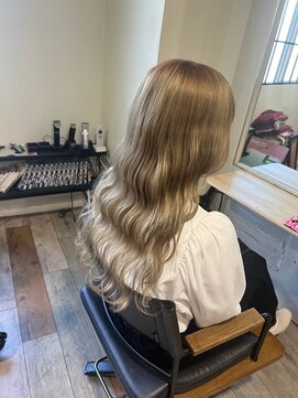 ラべリー 池袋(LOVELEY) ゆるふわ波巻きヘア【池袋】