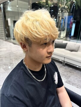 イメージア 町田店(IMAGE A) 金髪ナチュラルマッシュ刈り上げハンサムカット