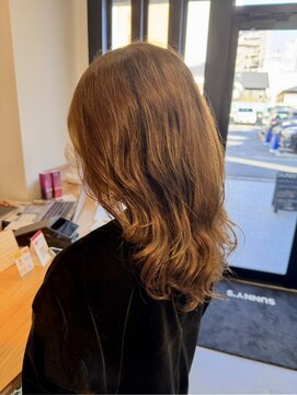 サニーズ(SUNNY'S by CONKS) コテ巻き風パーマ×透明感ベージュカラー