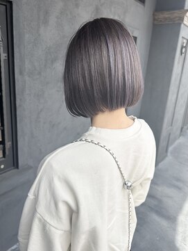 ニュートライズ(NEUTRIZE) グレージュで整えるミニボブ