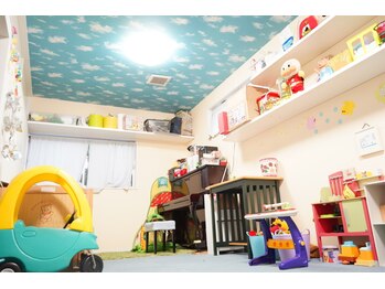 ジャムズヘアアンドスパ 岩国店(JAM's hair &spa)の写真/託児所完備◎保育士在籍で安心♪前日までの予約制でお子様も一緒に来店OK