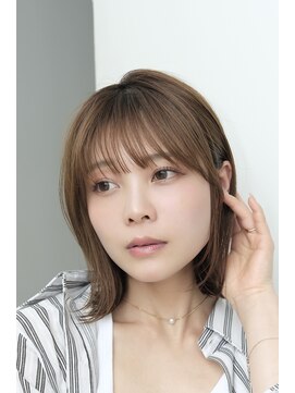 ソワネ 表参道(soigne) 表参道ミディアムストレートニュアンスカラーアッシュグレー30代