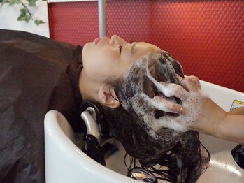ポーコアポーコ(POCO A POCO)の写真/”眠りながら美髪をGET”【オススメ☆ヘッドスパ（20分）+カット】地肌の乾燥を防いで健康的な頭皮&髪へ♪