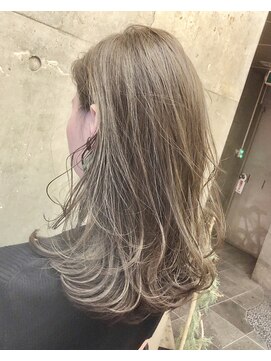 キー(kｅｙ) アッシュベージュ