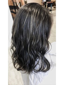 シエル 千葉店(CIEL) *ホワイトシルバー×ダークグレージュコントラストハイライト