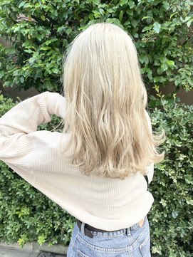 ソル オモテサンドウ 表参道 青山(SOL . OMOTESANDO) インナーカラーミルクティーベージュシルバーイヤリングカラー