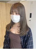くすみグレージュ/レイヤーカット/サイドバング