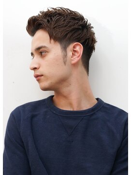 メリケンバーバーショップ コウベ(MERICAN BARBERSHOP KOBE) グランジ刈り上げツーブロックスパイキーショートにイメチェン@5