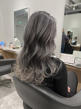 アヴァンス 京橋店(AVANCE) ハイライトバレイヤージュで筋感のあるホワイトアッシュ