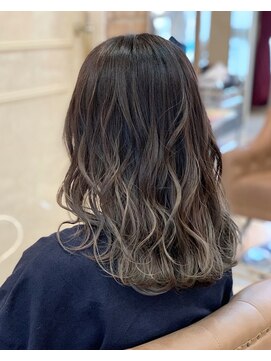 モディッシュバイアルティナ(modish by artina) ダークグレージュ×グラデーション