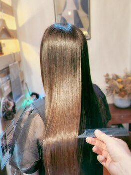 キートス ヘアーライフクリエイター(kiitos hair life creator)の写真/【多数雑誌掲載◎】今話題の『髪質改善トリートメント』で髪の内部から補修し、艶感溢れる美髪ストレート♪