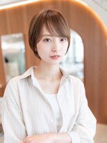 20代30代大人可愛いグレージュカラー斜めバングショートボブ