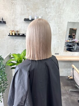 エピ(epi) 切りっぱなしボブ/ホワイトベージュ