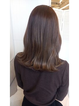 アナ ラーナ(Anna Lanna) ラテグレージュ×顔周りレイヤーカットミディアム