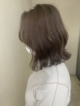 ルッソリベラ 池袋(Lusso libera) 外ハネ韓国風ミディアムヘア　グレージュ　池袋◎30代40代50代