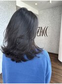 深みのあるダークグレージュ×ミディアムレイヤー