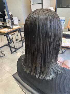 アチーブリス(achieve Liss) グラデーションカラー外国人風艶髪ミディスモーキーカラー