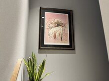 アヤジンビオス店(Ayajn bios)の雰囲気（店舗内に幾つかの天野喜孝画伯の作品を展示されてます。）